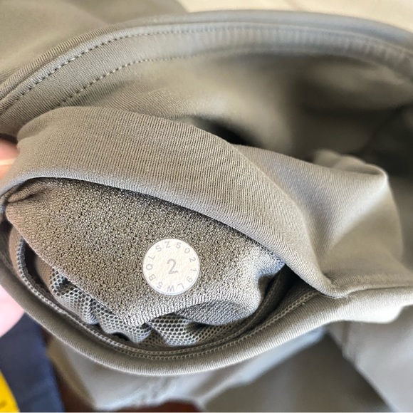 Lululemon Bootcamp Ready Tight Leggings with Mesh Detail - Picture 9 of 10